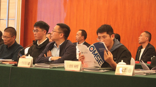 政府搭舞臺， 電梯企業(yè)唱大戲