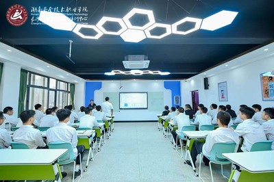 產(chǎn)教融合新篇章 安培中心攜手三企共建軟件與網(wǎng)絡(luò)安全產(chǎn)業(yè)學(xué)院，賦能上海網(wǎng)絡(luò)信息安全軟件開發(fā)